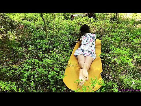 ❤️ Estranho na Tinder Masturba-se Meu Rato e Fode Apaixonadamente na Floresta Porno bonito em nós ☑