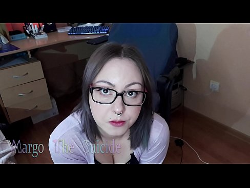 ❤️ Garota Sexy com Dildo de Óculos Chupa Profundamente na Câmera Porno bonito em nós ☑