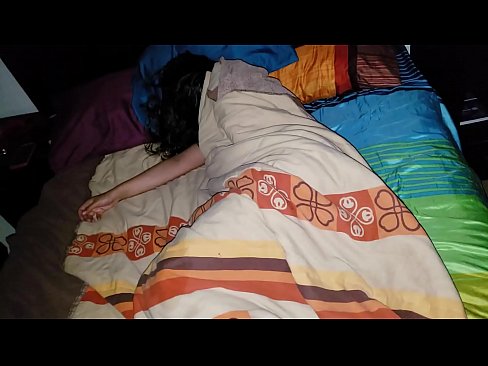 ❤️ Stepson berating sua jovem madrasta enquanto ela dorme. Porno bonito em nós ☑